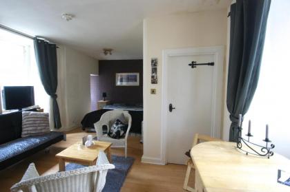 Royal Mile Group Apartments - image 8