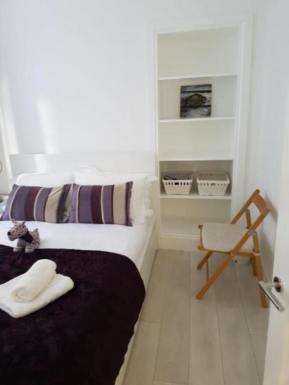 Heart Of Edinburgh City Flat - image 13