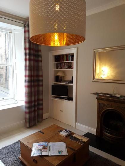 Heart Of Edinburgh City Flat - image 8