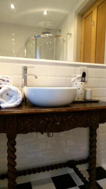 Antler Guest House - image 11