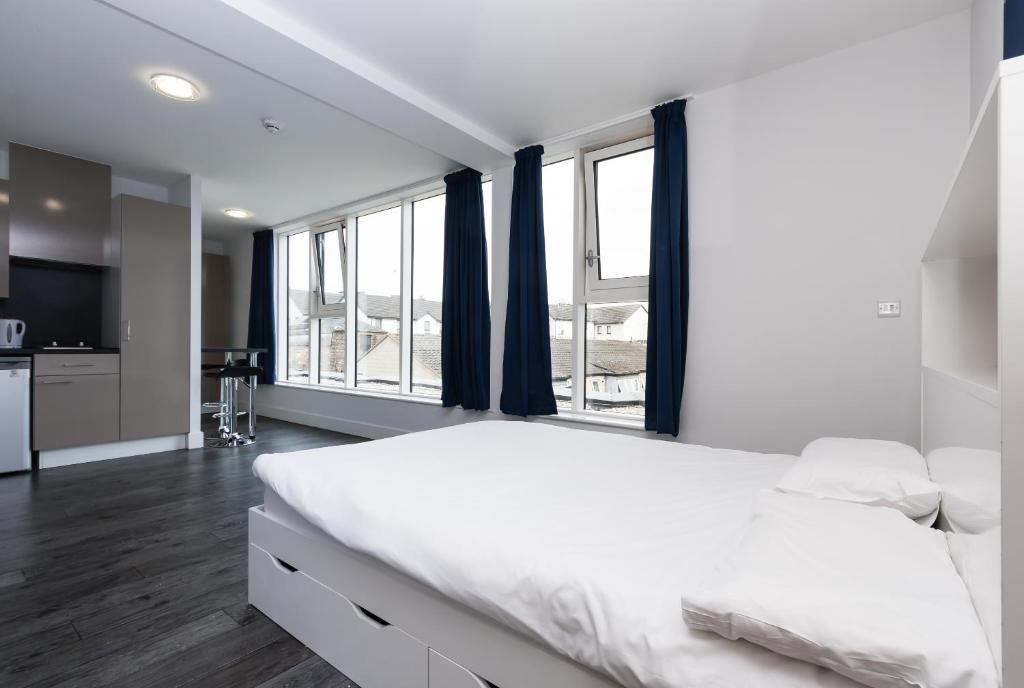 Destiny Student - Holyrood (Brae House) - image 7