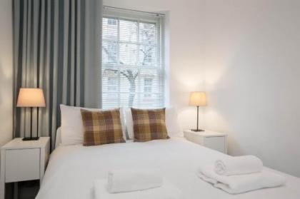 Modern Grassmarket Apartment - image 10