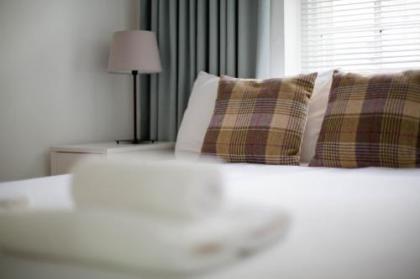 Modern Grassmarket Apartment - image 11