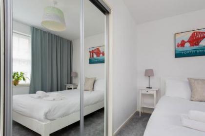 Modern Grassmarket Apartment - image 14