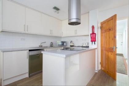 Modern Grassmarket Apartment - image 4