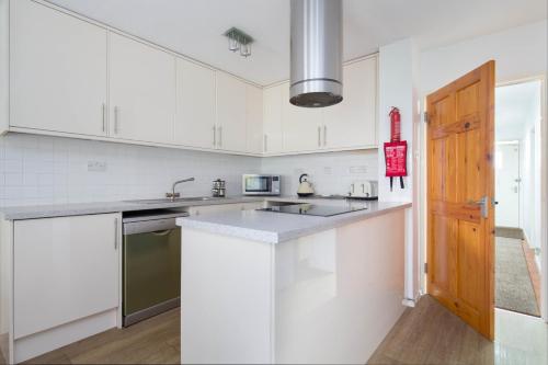 Modern Grassmarket Apartment - image 4