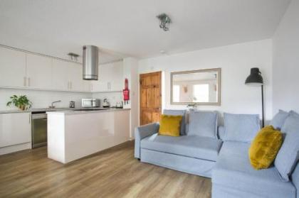 Modern Grassmarket Apartment - image 5
