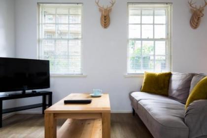 Modern Grassmarket Apartment - image 7