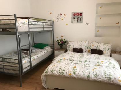 Edinburgh Central Apartment - image 12