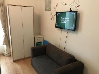 Edinburgh Central Apartment - image 17