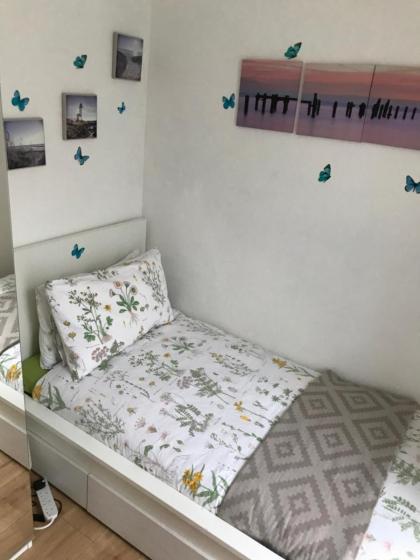 Edinburgh Central Apartment - image 18