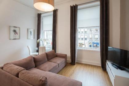 Edinburgh Castle Apartments & Suites - image 10