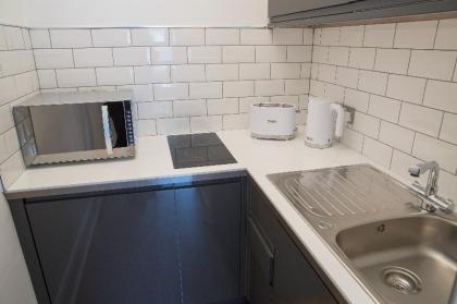 Edinburgh Castle Apartments & Suites - image 11