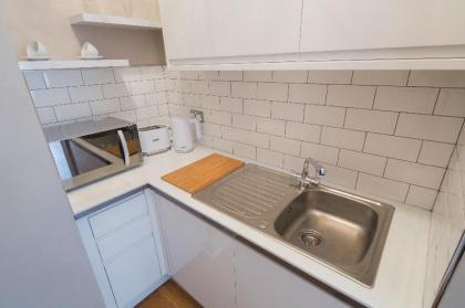 Edinburgh Castle Apartments & Suites - image 17