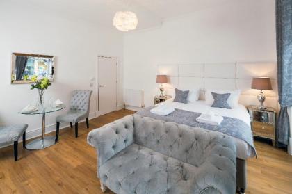 Edinburgh Castle Apartments & Suites - image 19