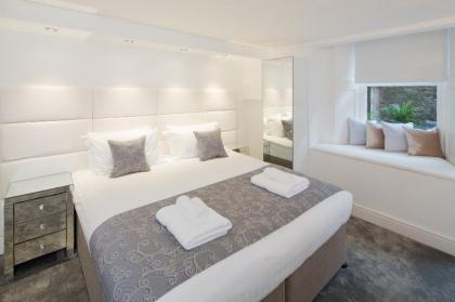 Edinburgh Castle Apartments & Suites - image 3