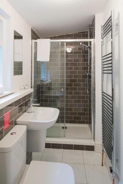 Edinburgh Castle Apartments & Suites - image 4