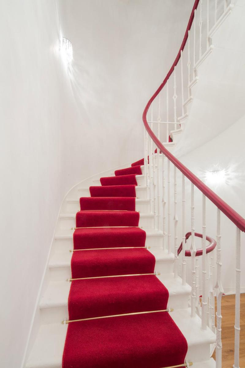 Edinburgh Castle Apartments & Suites - image 6