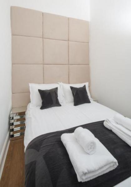 Edinburgh Castle Apartments & Suites - image 7