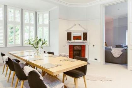 Ramsay Gardens - Grand 4-Bedroom Apartment Next To Castle - image 1