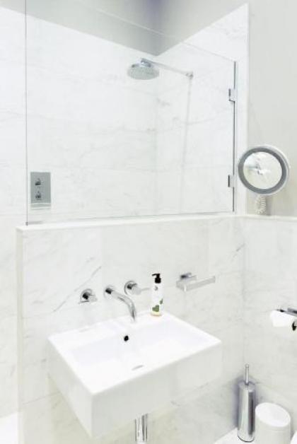 Ramsay Gardens - Grand 4-Bedroom Apartment Next To Castle - image 17