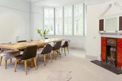 Ramsay Gardens - Grand 4-Bedroom Apartment Next To Castle - image 2