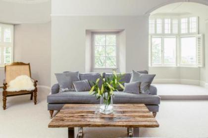 Ramsay Gardens - Grand 4-Bedroom Apartment Next To Castle - image 3