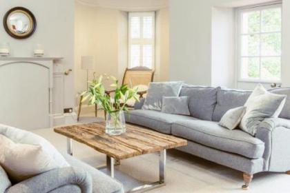 Ramsay Gardens - Grand 4-Bedroom Apartment Next To Castle - image 4