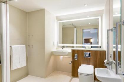 Courtyard by Marriott Edinburgh - image 17