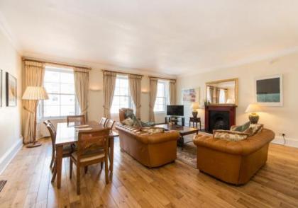 Parliament Sq (apt 10 ) Royal Mile - image 1