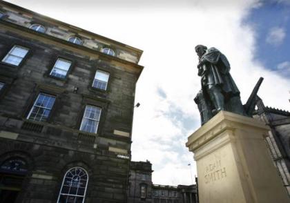 Parliament Sq (apt 10 ) Royal Mile - image 11