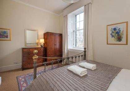 Parliament Sq (apt 10 ) Royal Mile - image 17