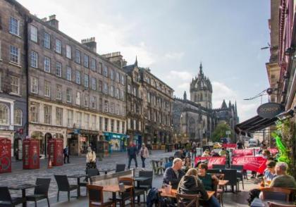 Parliament Sq (apt 10 ) Royal Mile - image 20