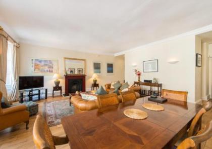 Parliament Sq (apt 10 ) Royal Mile - image 7