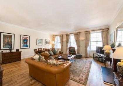 Parliament Sq (apt 10 ) Royal Mile - image 9