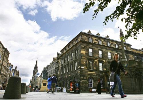 Parliament Sq (apt 3) Royal Mile - main image