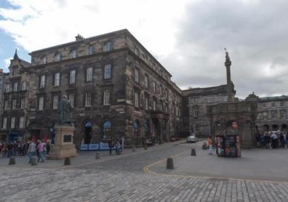 Parliament Sq (apt 3) Royal Mile - image 7