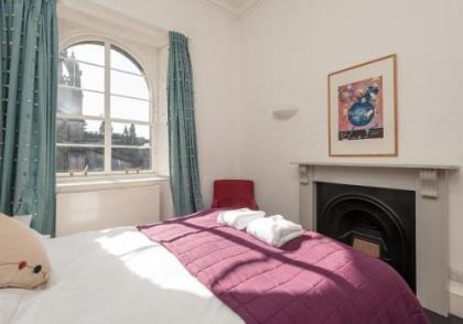Parliament Sq (apt 15) Royal Mile - image 15