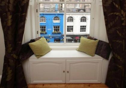 West Bow just off Royal Mile - image 15