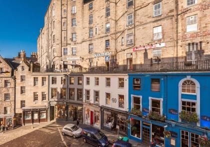 West Bow just off Royal Mile - image 20