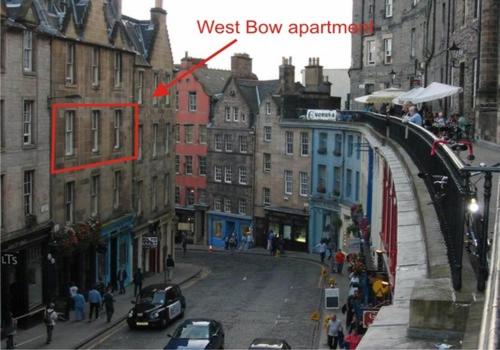 West Bow just off Royal Mile - image 3