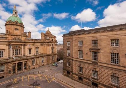 Bank St Royal Mile - image 20