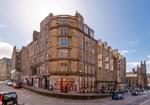 Bank St Royal Mile - image 6