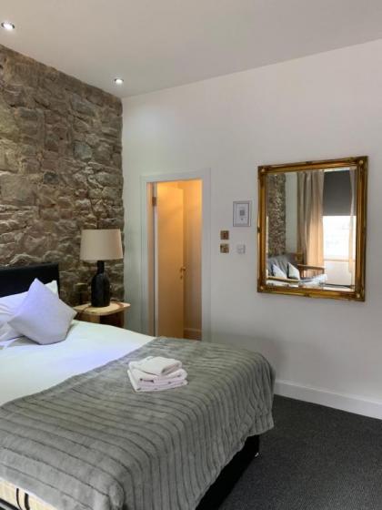 Royal Mile Suites by the Castle - image 15