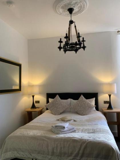 Royal Mile Suites by the Castle - image 16
