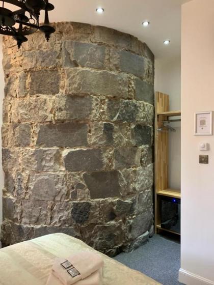 Royal Mile Suites by the Castle - image 20
