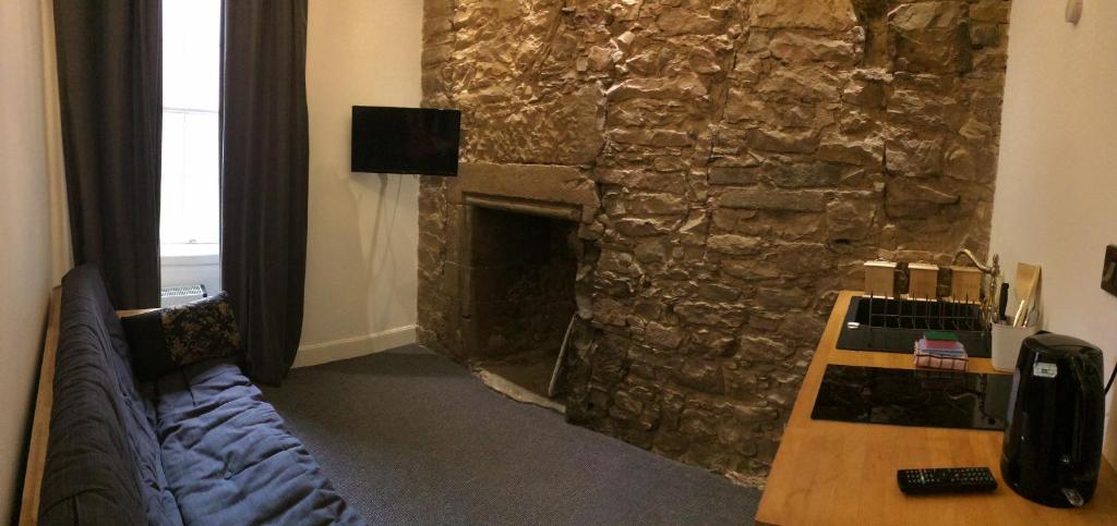 Royal Mile Suites by the Castle - image 5