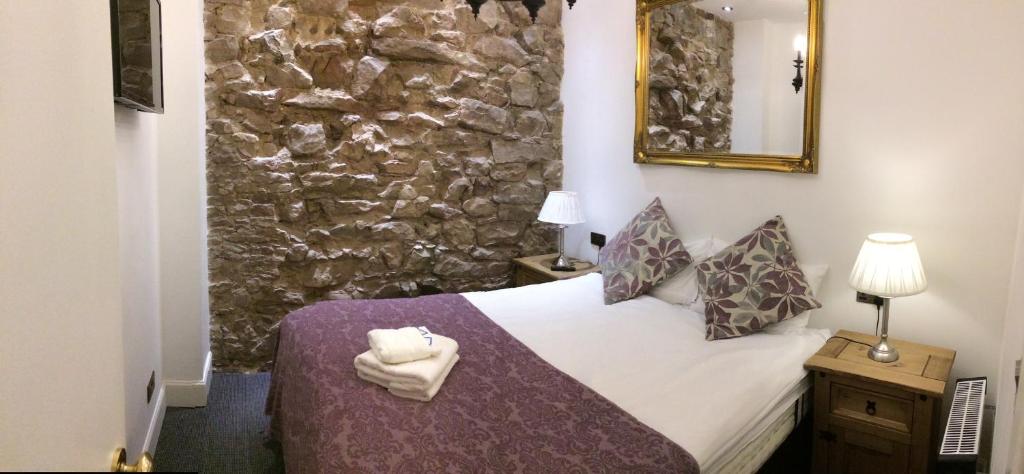 Royal Mile Suites by the Castle - image 6