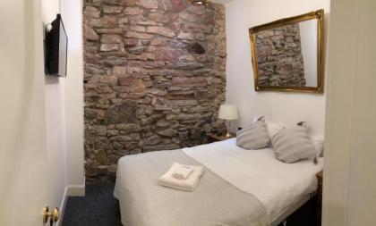 Royal Mile Suites by the Castle - image 8