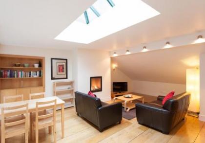 Apartment Thistle Lane - image 2